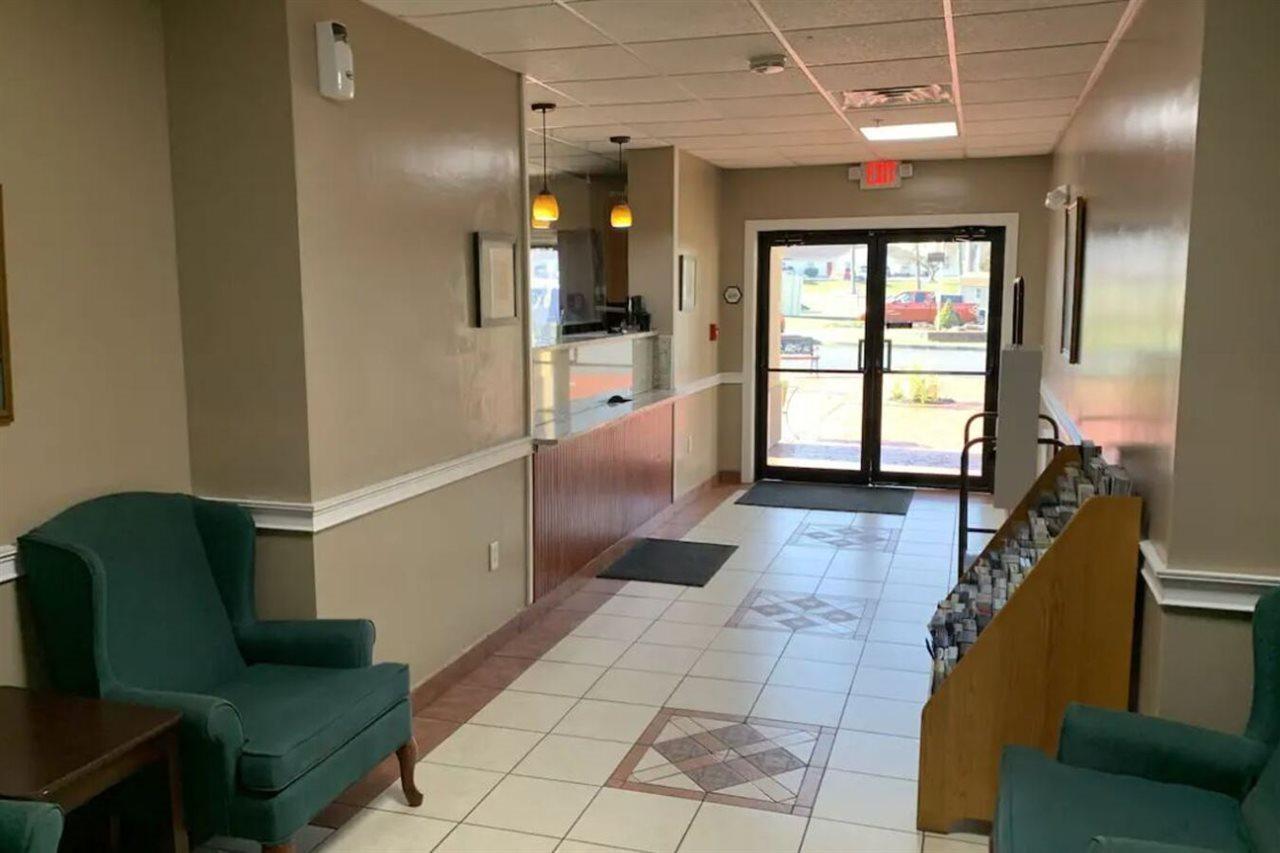 Econo Lodge Inn & Suites Denver Bagian luar foto