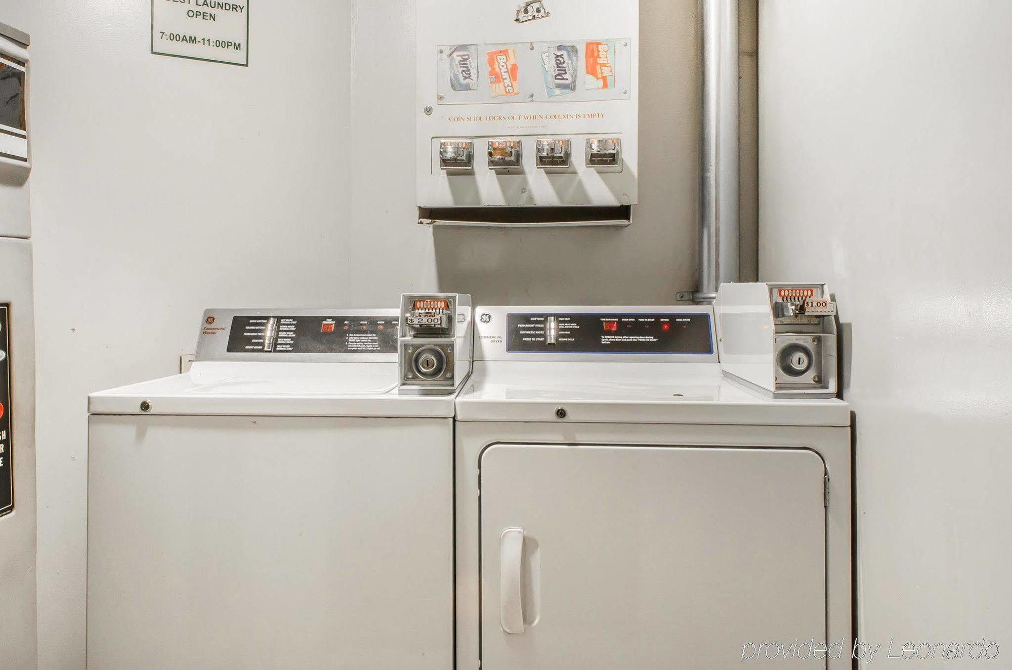 Econo Lodge Inn & Suites Denver Bagian luar foto