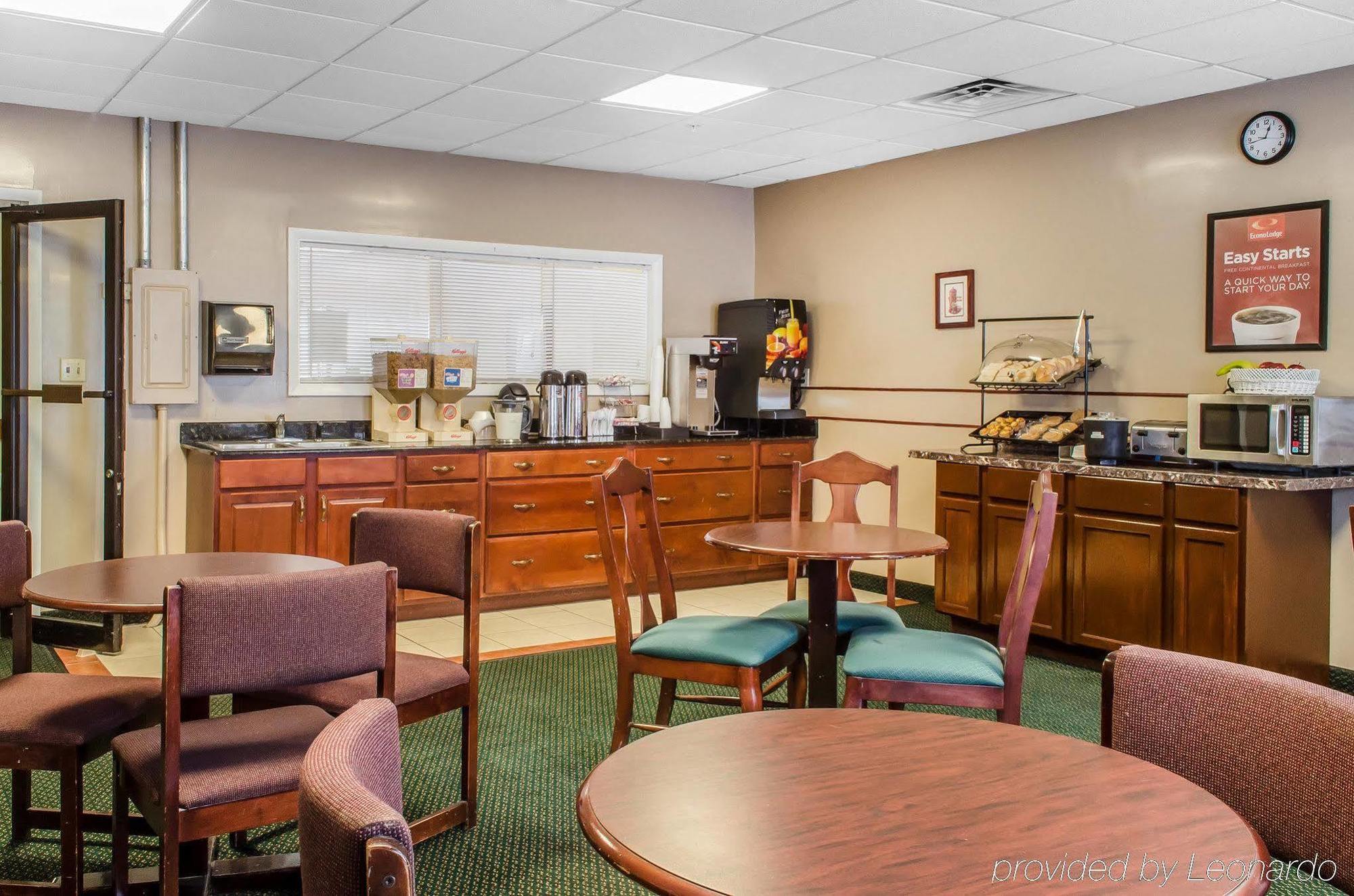 Econo Lodge Inn & Suites Denver Bagian luar foto