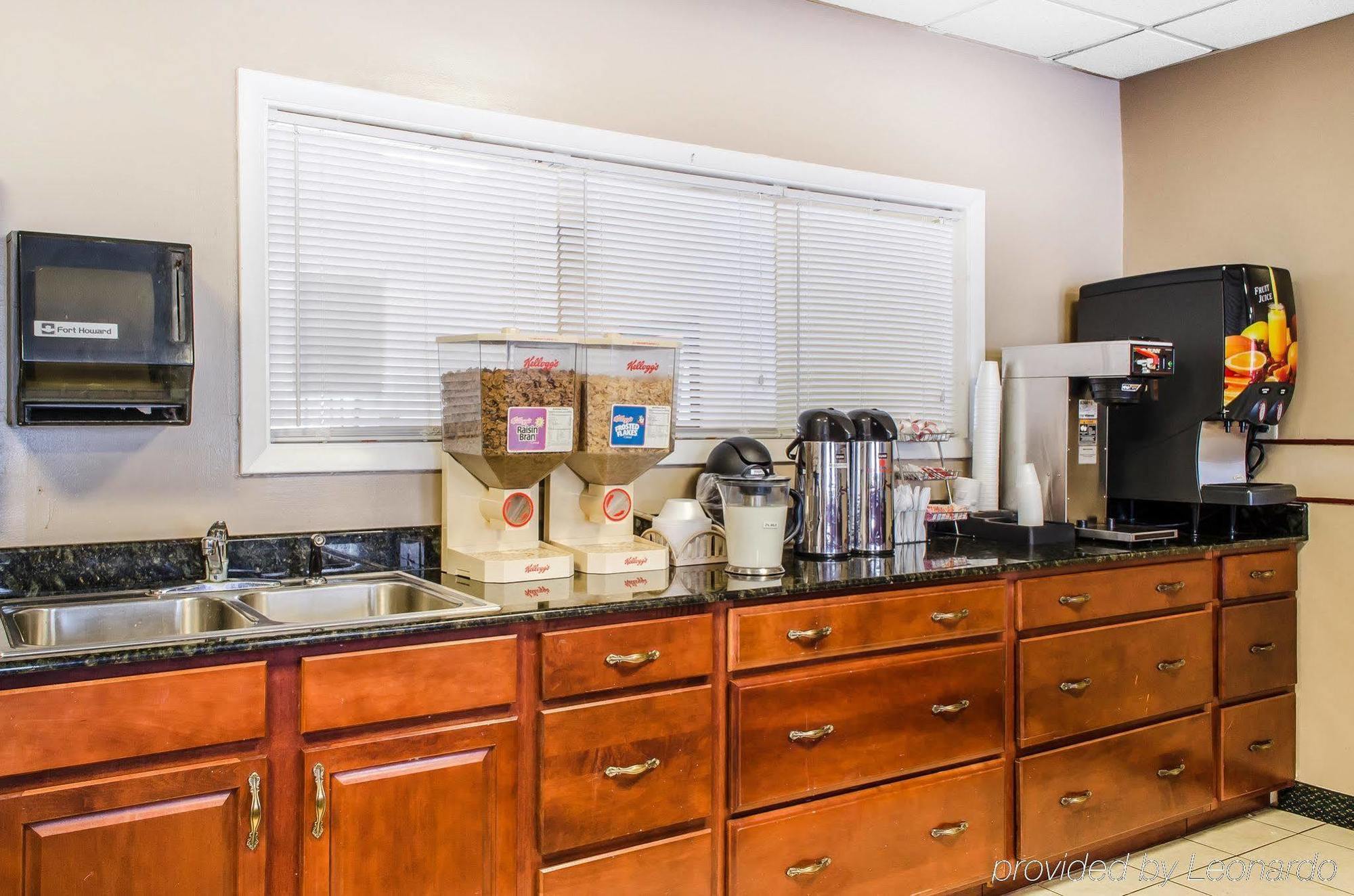 Econo Lodge Inn & Suites Denver Bagian luar foto