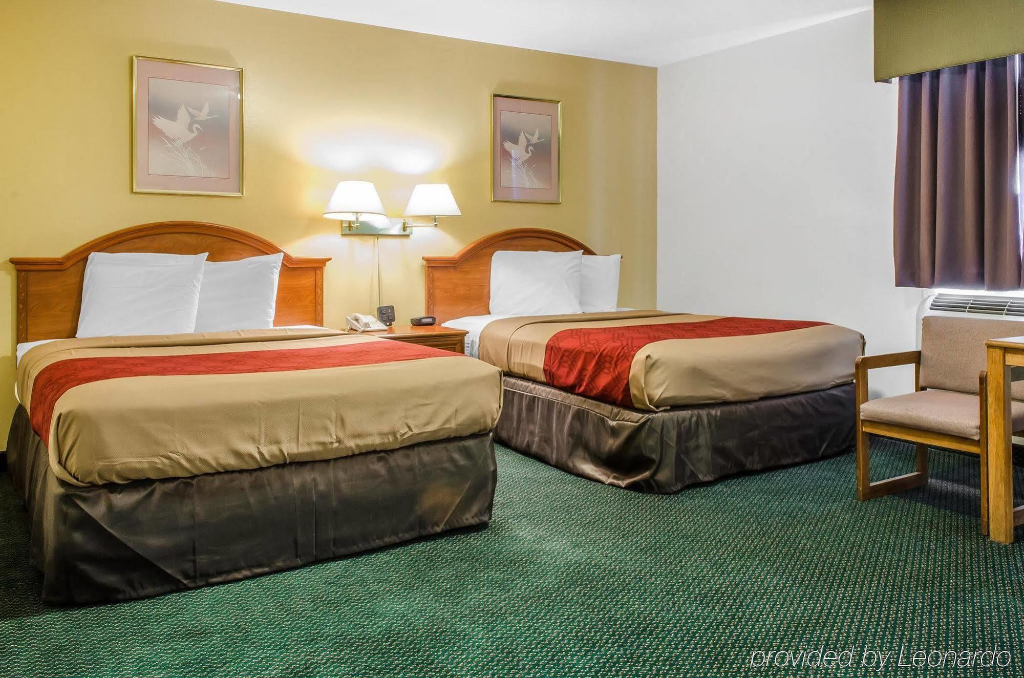 Econo Lodge Inn & Suites Denver Bagian luar foto