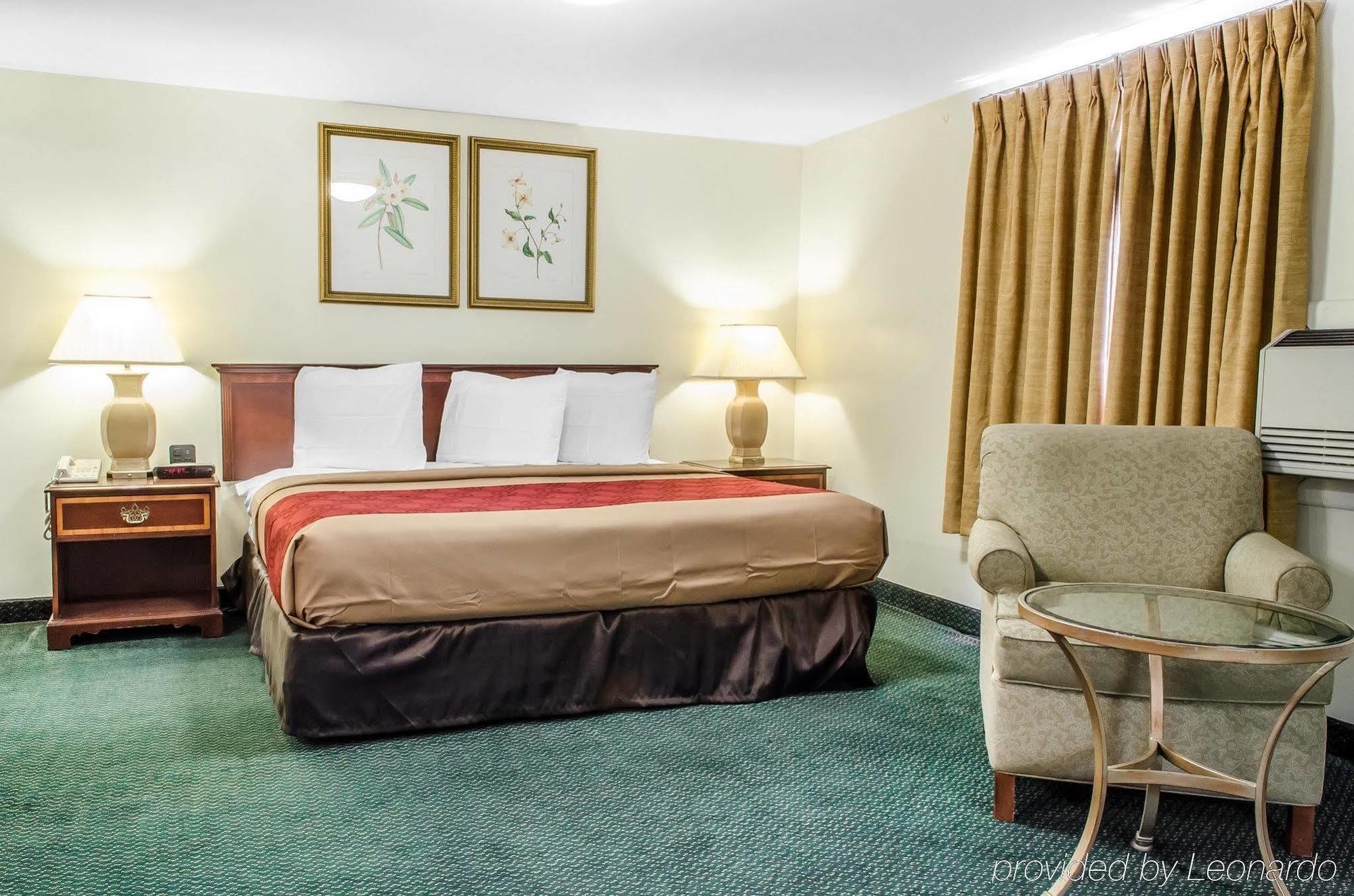 Econo Lodge Inn & Suites Denver Bagian luar foto