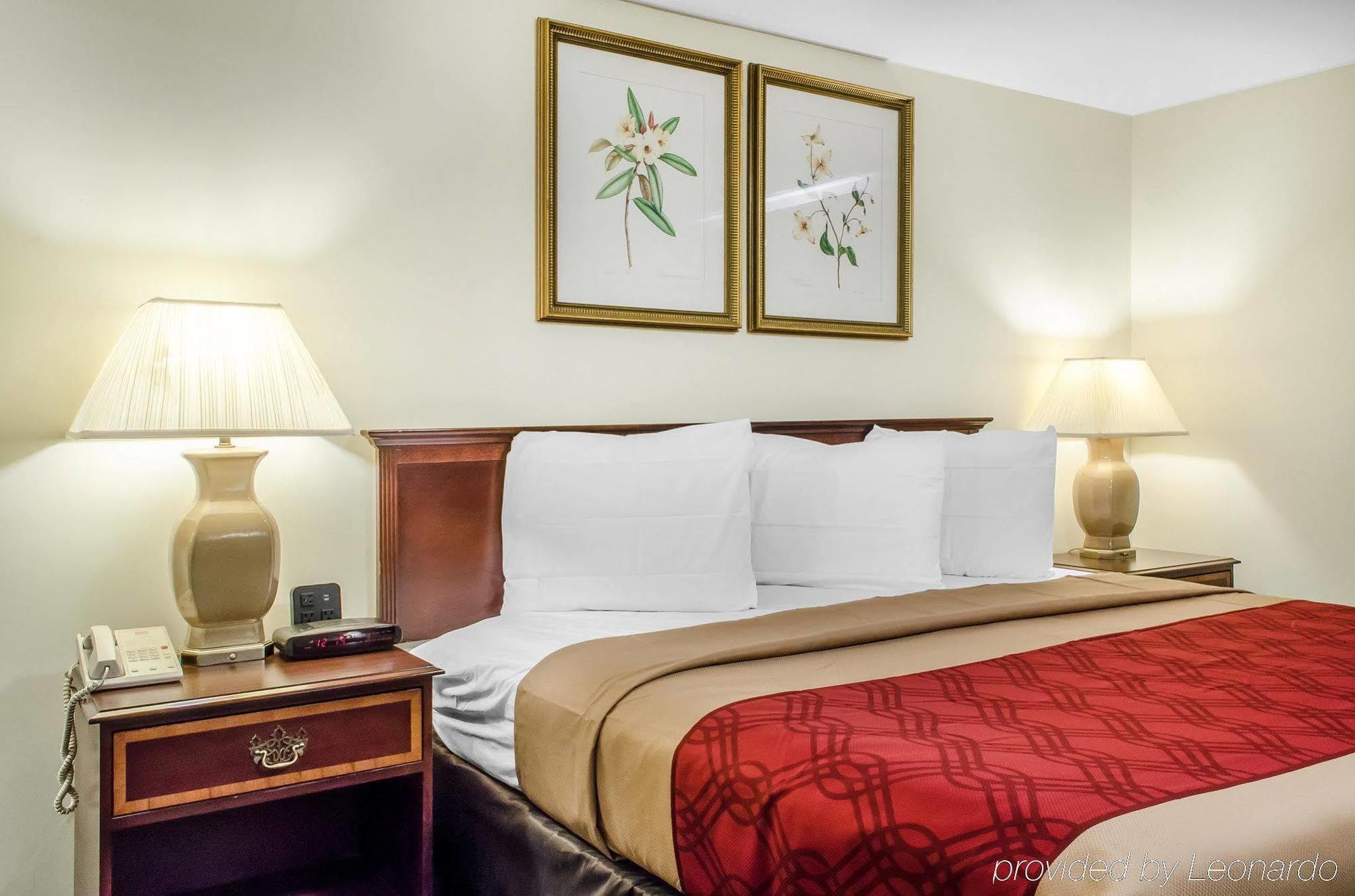 Econo Lodge Inn & Suites Denver Bagian luar foto