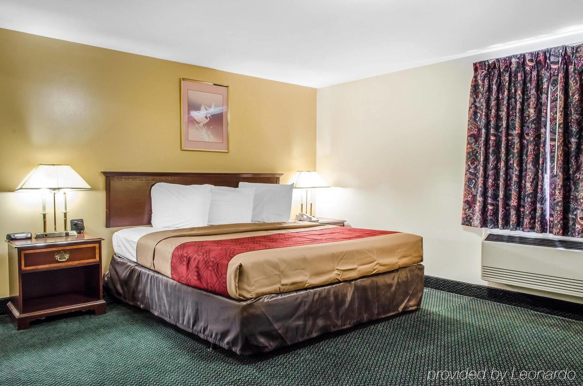 Econo Lodge Inn & Suites Denver Bagian luar foto