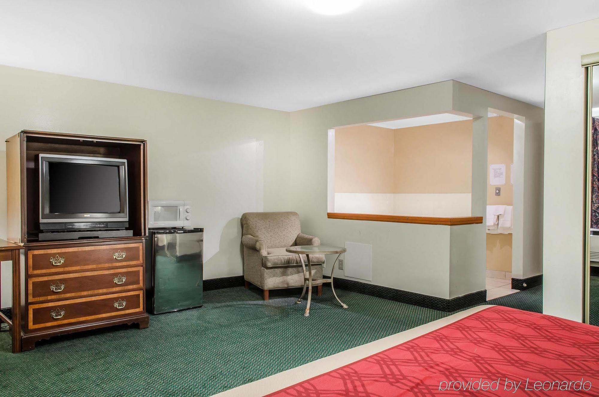 Econo Lodge Inn & Suites Denver Bagian luar foto