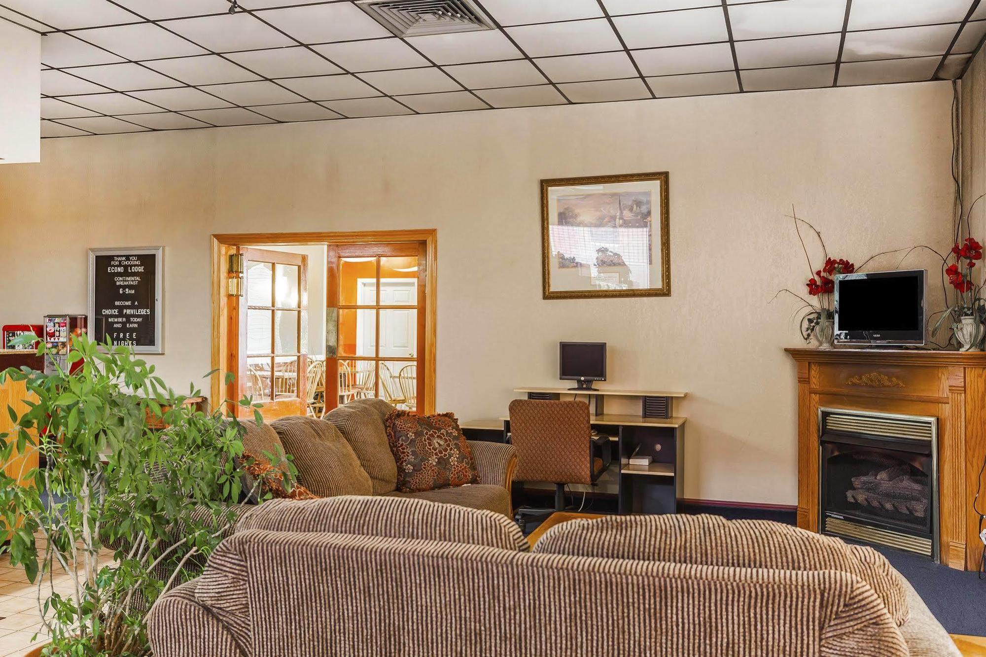 Econo Lodge Inn & Suites Denver Bagian luar foto