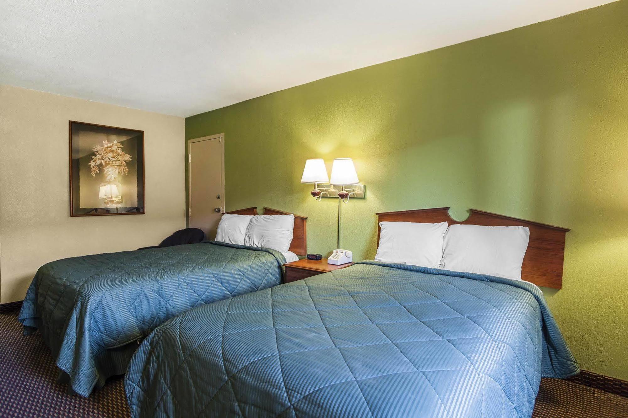 Econo Lodge Inn & Suites Denver Bagian luar foto