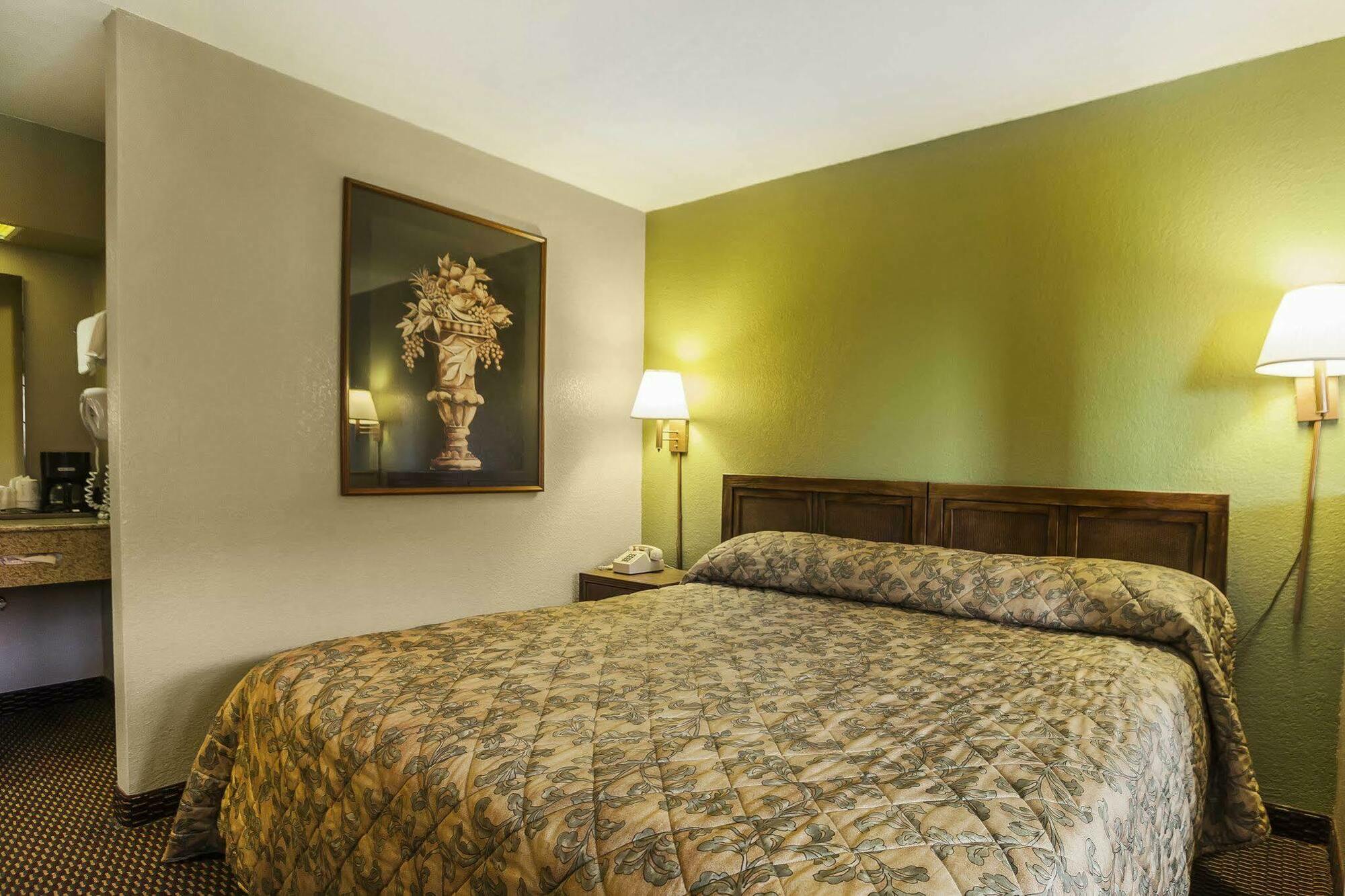 Econo Lodge Inn & Suites Denver Bagian luar foto
