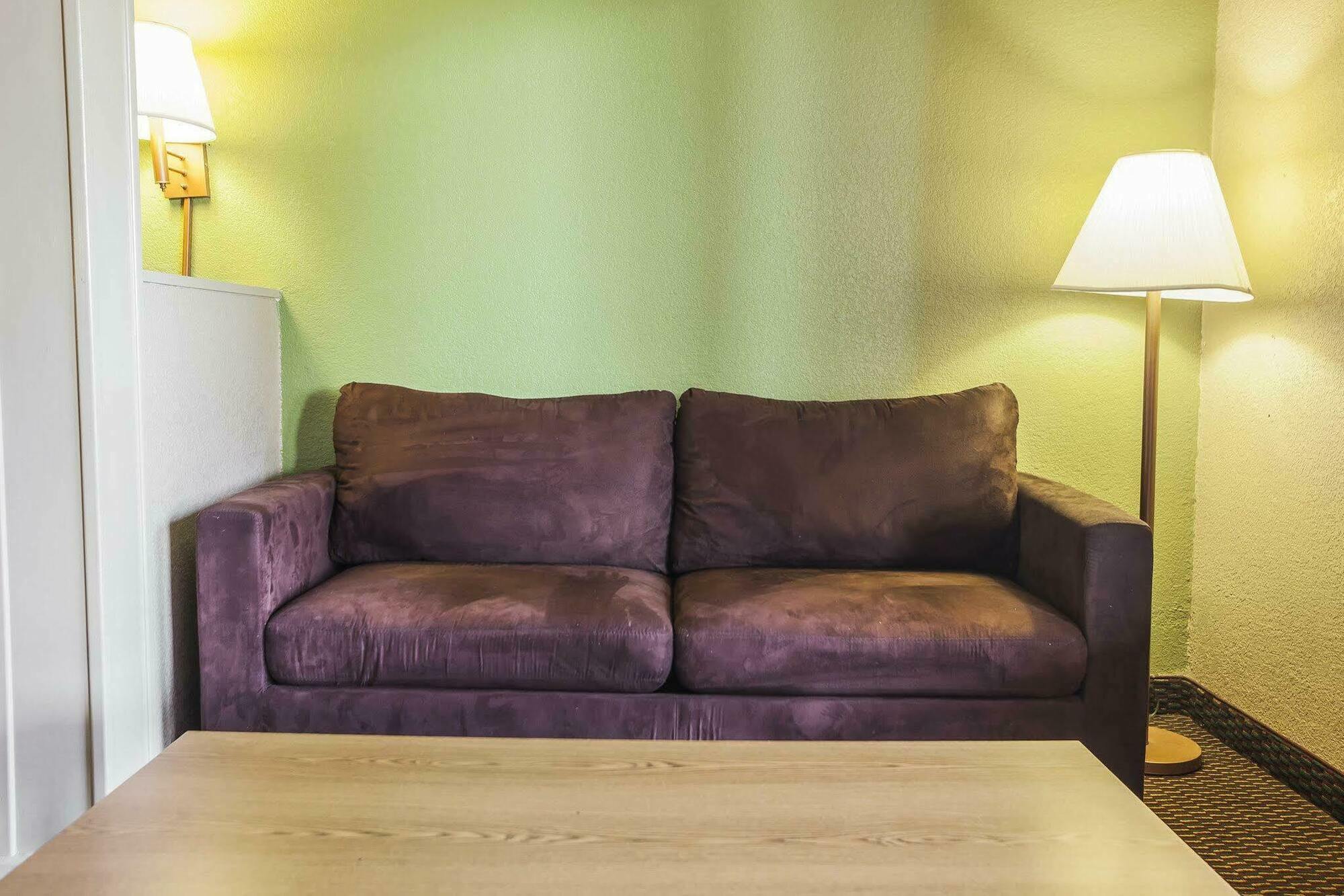 Econo Lodge Inn & Suites Denver Bagian luar foto