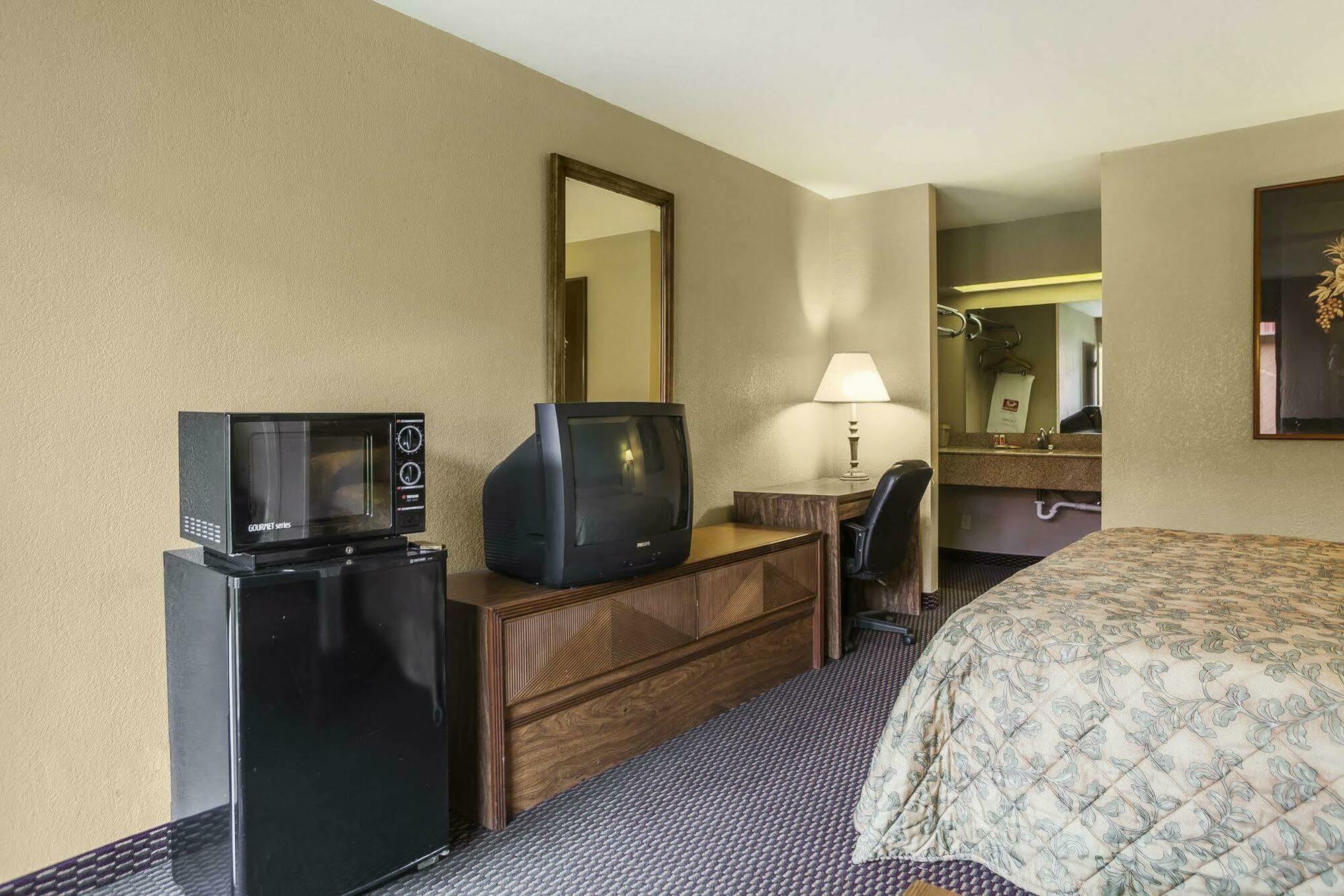 Econo Lodge Inn & Suites Denver Bagian luar foto