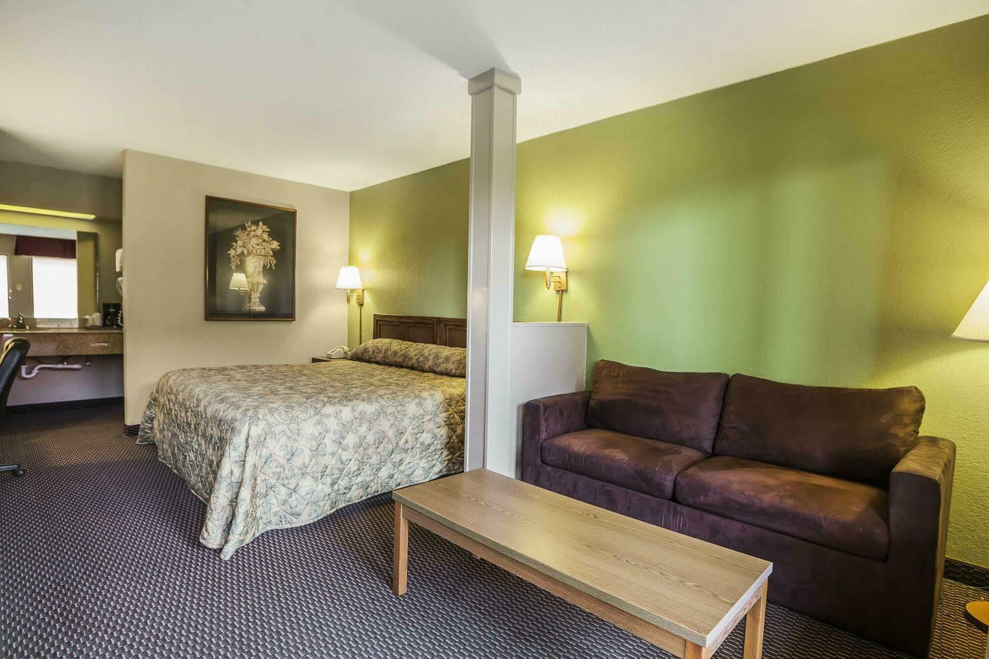 Econo Lodge Inn & Suites Denver Bagian luar foto